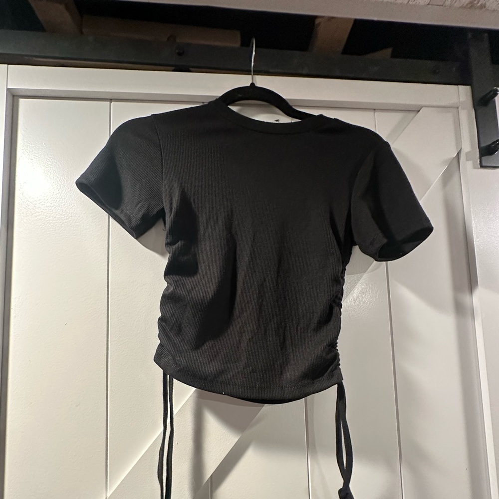 Black short sleeve crop top